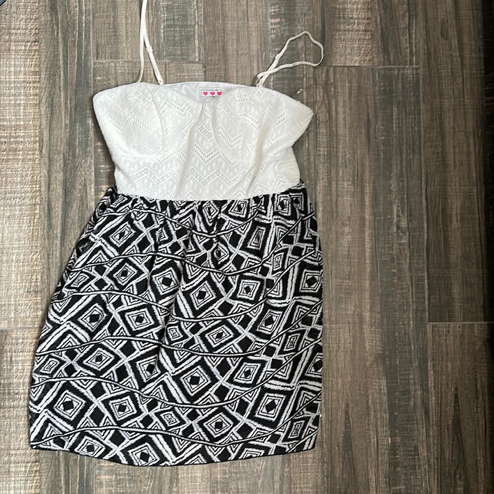 White and black mini dress size XL built in cups never worn